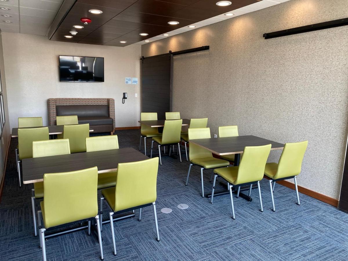 Holiday Inn Express & Suites - Michigan City By Ihg Exterior foto