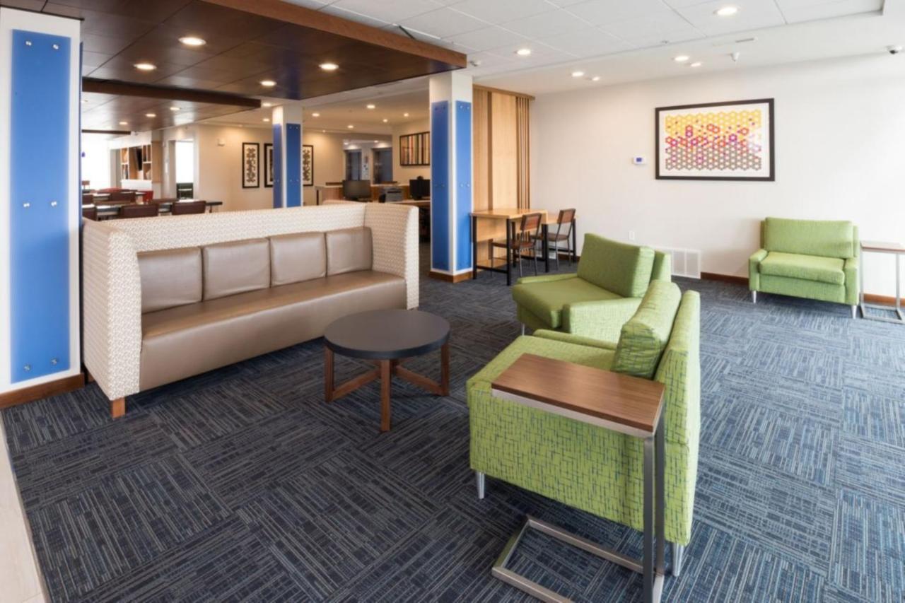 Holiday Inn Express & Suites - Michigan City By Ihg Exterior foto
