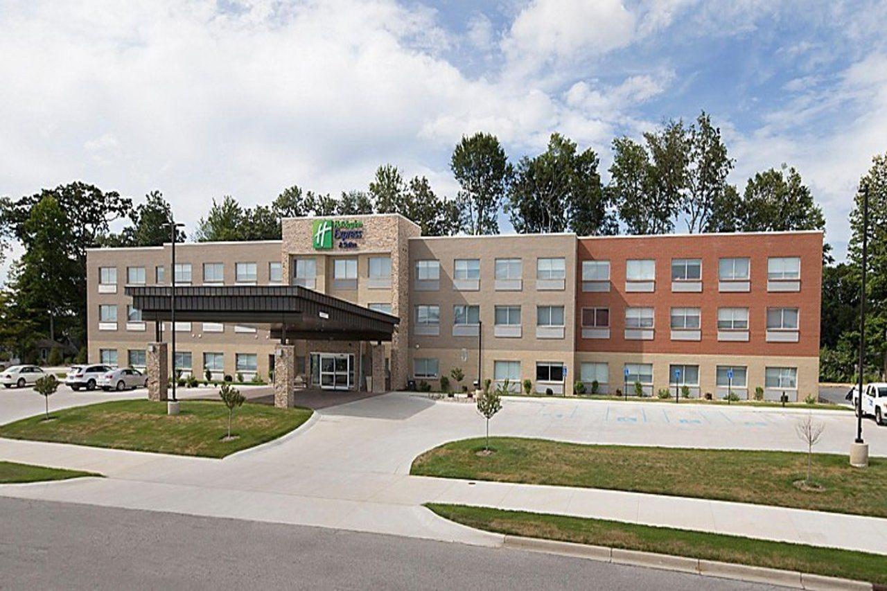 Holiday Inn Express & Suites - Michigan City By Ihg Exterior foto